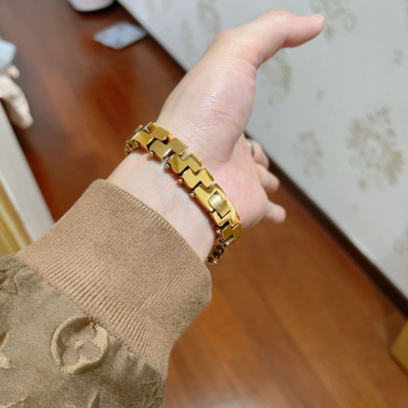 Gvc*1 bracelets